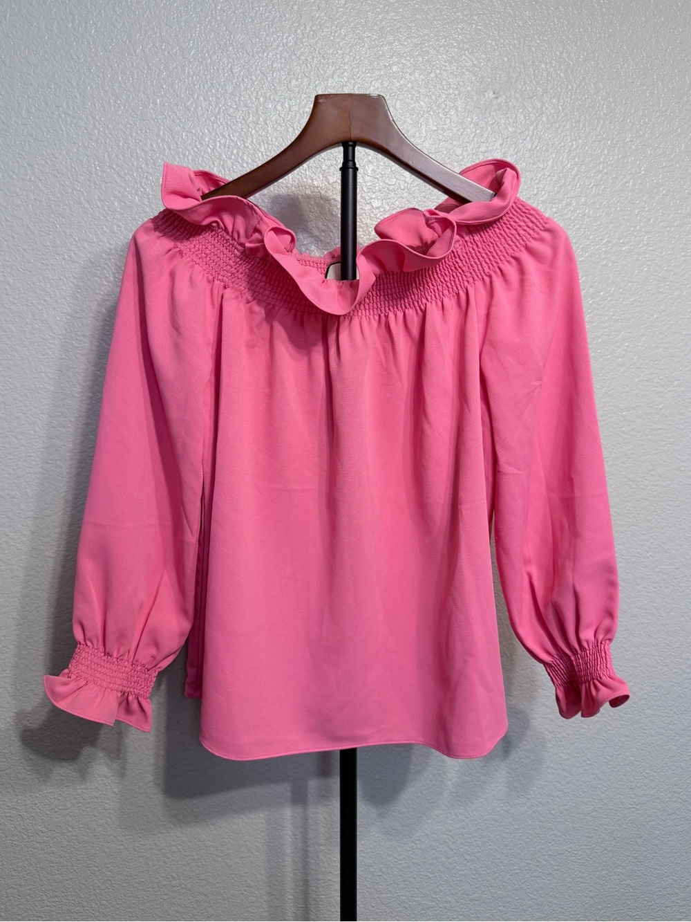 NWT Tuckernuck Bright Pink Rouched Off Shoulder Long Sleeve Top - Women’s M
